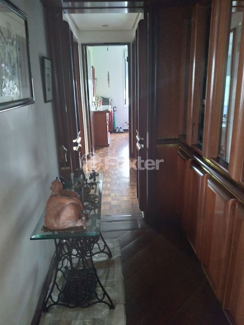 Image 8 - 318526