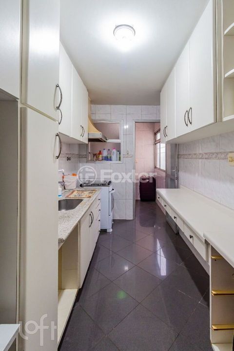 Image 11 - 319051