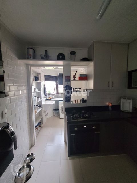 Image 8 - 326048