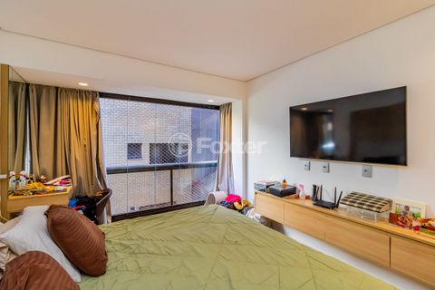 Image 19 - 328627