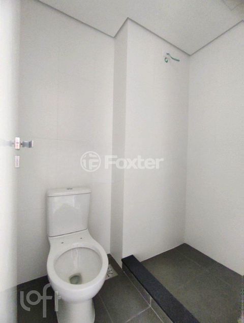Image 5 - 338945