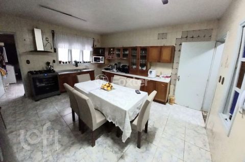 Image 8 - 371084