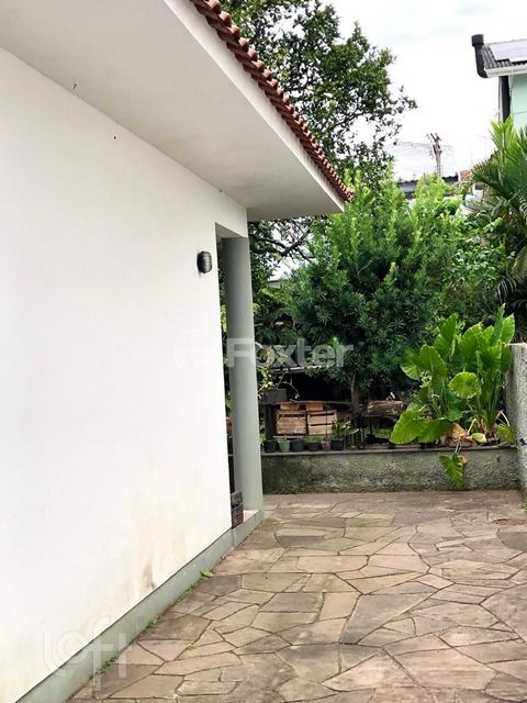 Image 19 - 372996