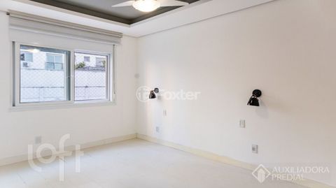 Image 7 - 377161