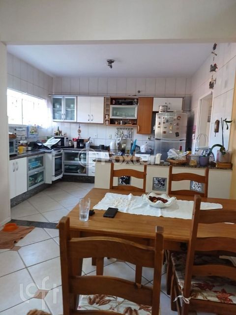 Image 10 - 563740