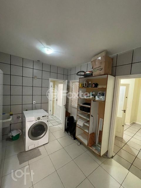 Image 19 - 573255