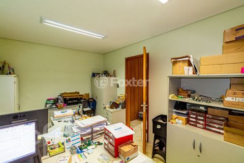 Image 19 - 592111