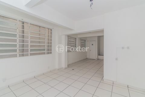Image 10 - 611882