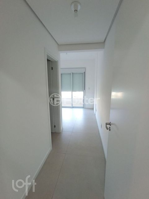Image 8 - 648837