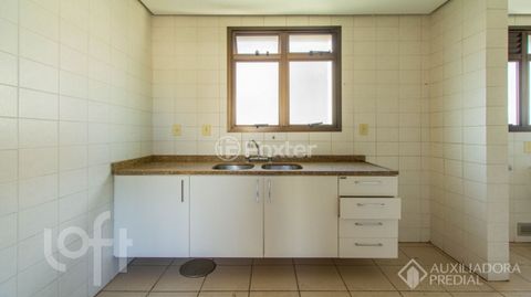 Image 8 - 658095