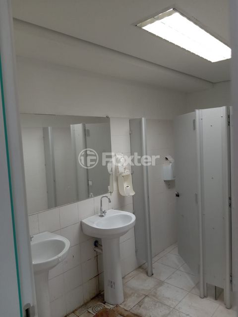 Image 11 - 688621