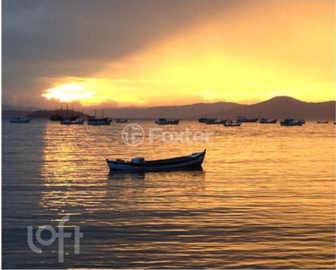 Image 14 - 692575