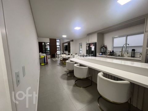 Image 4 - 695925