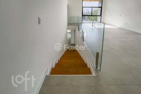 Image 10 - 695952