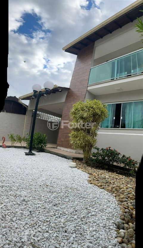 Image 2 - 696005