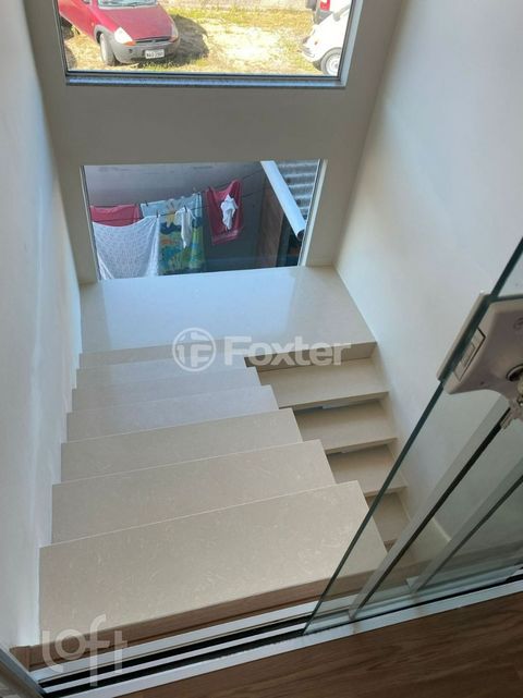 Image 6 - 696005