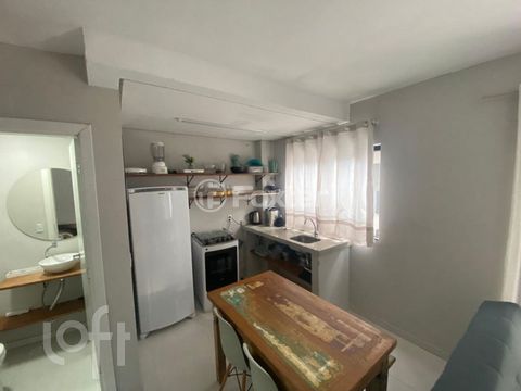 Image 7 - 696082