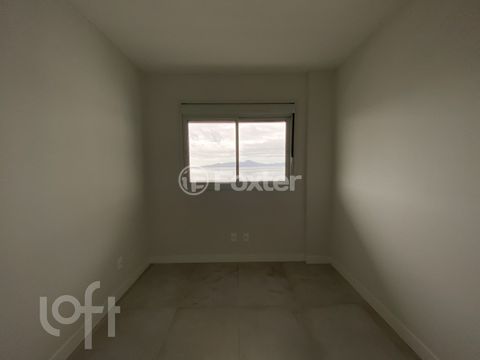 Image 14 - 696100