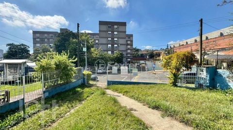 Image 13 - 700326