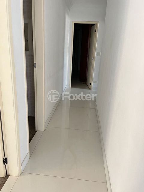 Image 3 - 700825