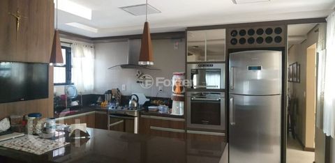 Image 15 - 702517