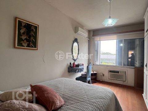 Image 7 - 703558