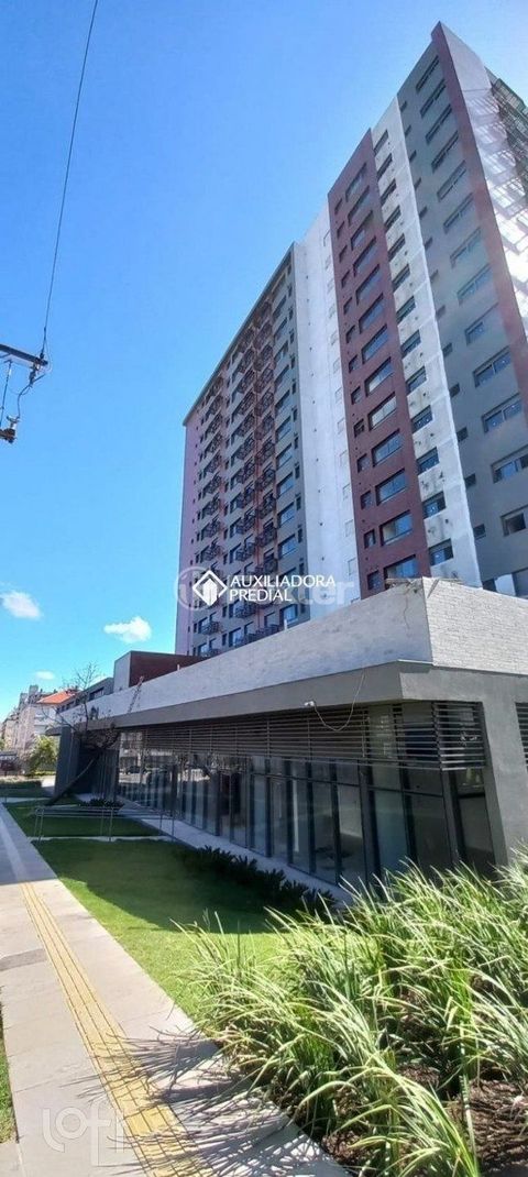 Image 4 - 703611