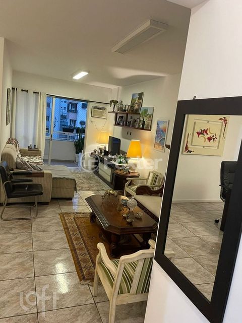 Image 3 - 703877