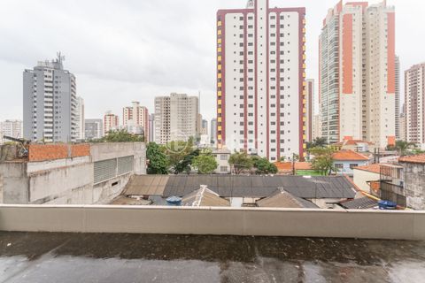 Image 8 - 704422