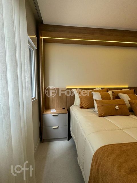 Image 5 - 705992