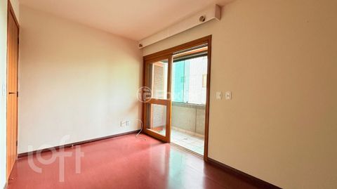 Image 7 - 717498
