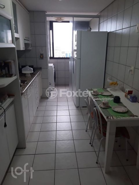 Image 7 - 719450