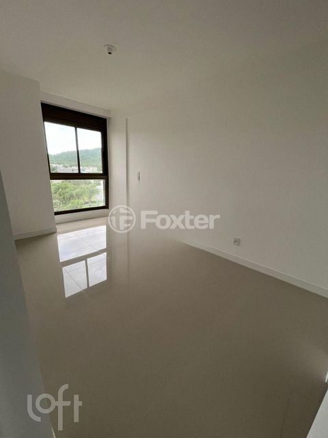 Image 4 - 735779