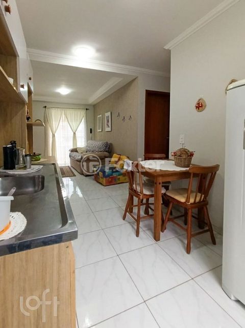 Image 4 - 736042