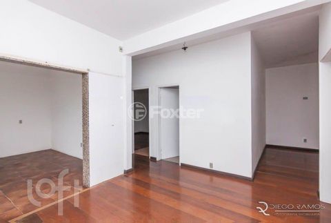 Image 7 - 737119