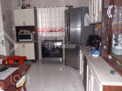 Image 9 - 737121