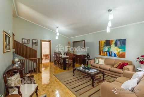 Image 4 - 737132
