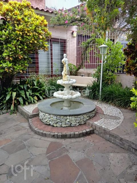 Image 4 - 737201