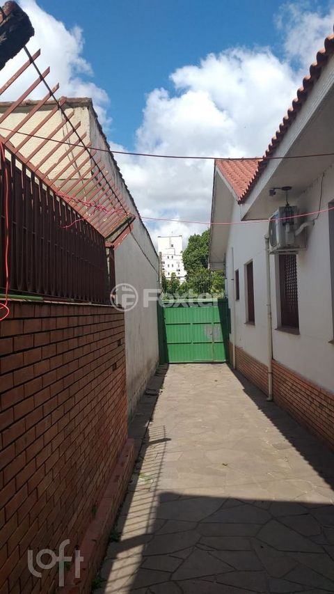 Image 4 - 737230