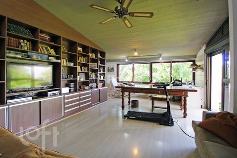 Image 4 - 737392