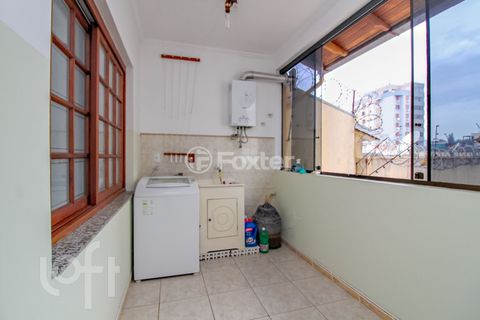 Image 17 - 737421
