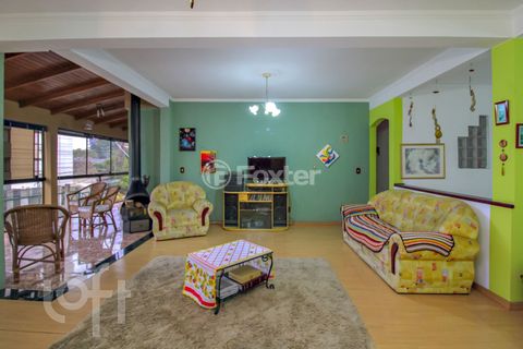 Image 4 - 737421