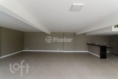 Image 17 - 737430