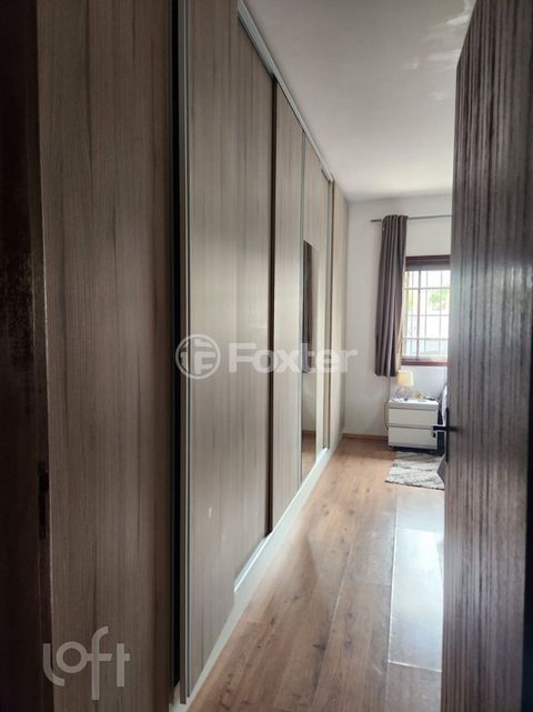 Image 5 - 737445