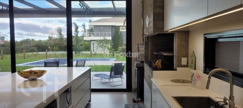 Image 14 - 737446