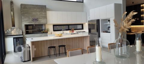 Image 9 - 737446