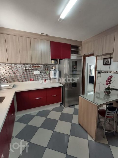 Image 4 - 738097