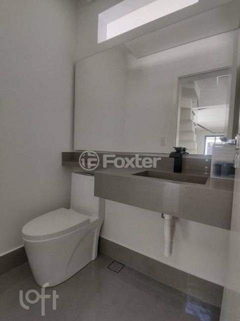 Image 4 - 738179