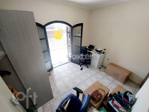 Image 3 - 740275