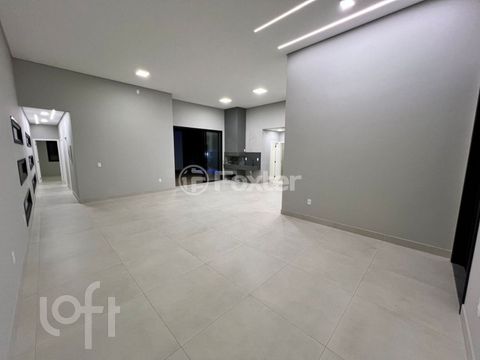 Image 4 - 740372